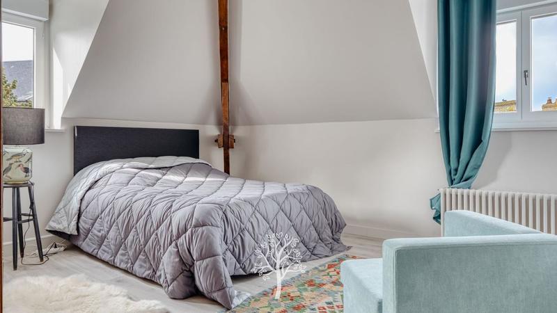 Maison - 270 m² - 8 pièces