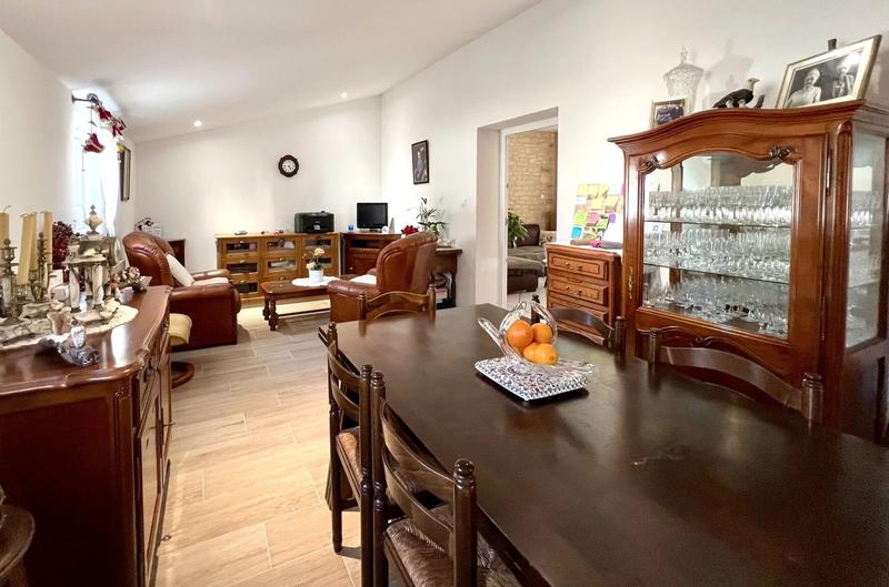 Maison - 240 m² - 8 pièces