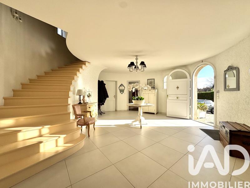 Maison - 232 m² - 8 pièces