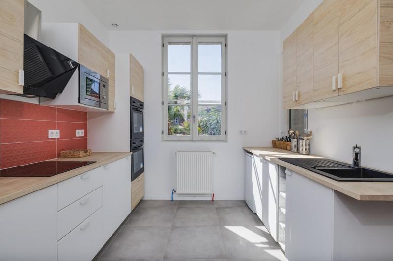 Remise - 350 m² - 15 pièces