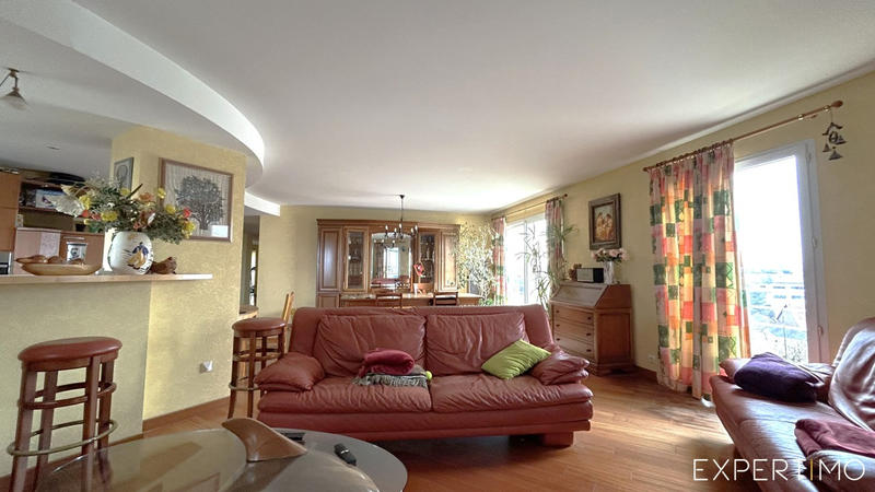 Appartement - 221 m² - 8 pièces