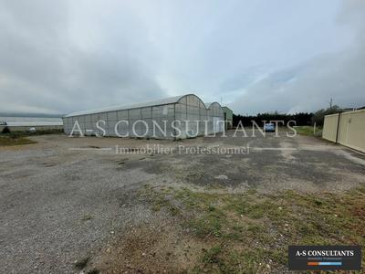 Local d'activité / Entrepôt - 840 m²