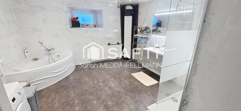 Maison - 230 m² - 7 pièces