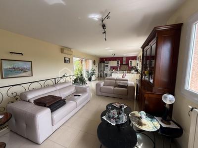 Propriété - 210 m² - 7 pièces