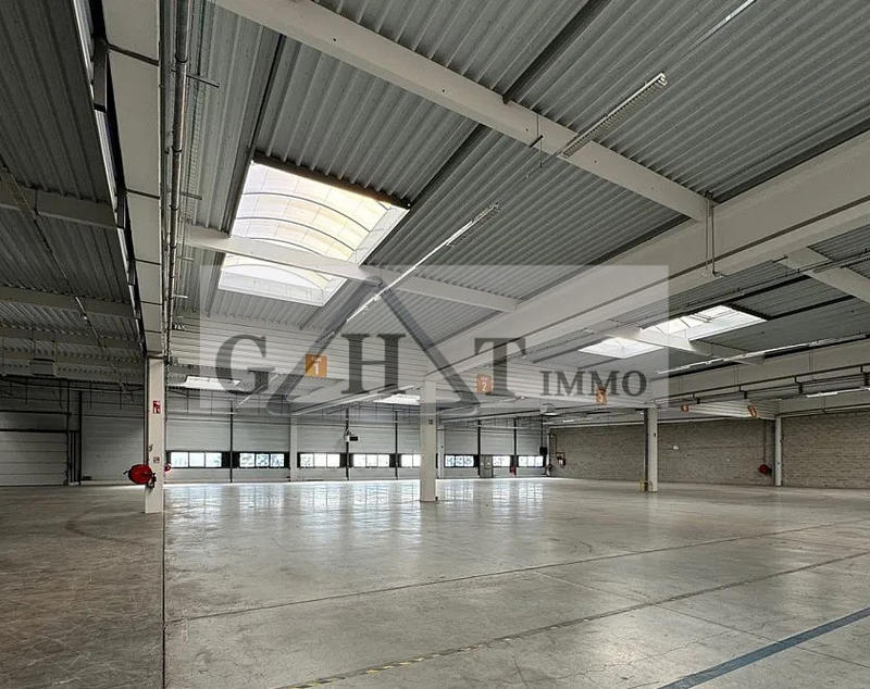 Entrepôt - 4 662 m²