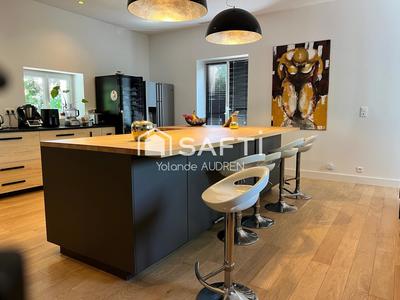 Maison de maîtres - 450 m² - 8 pièces