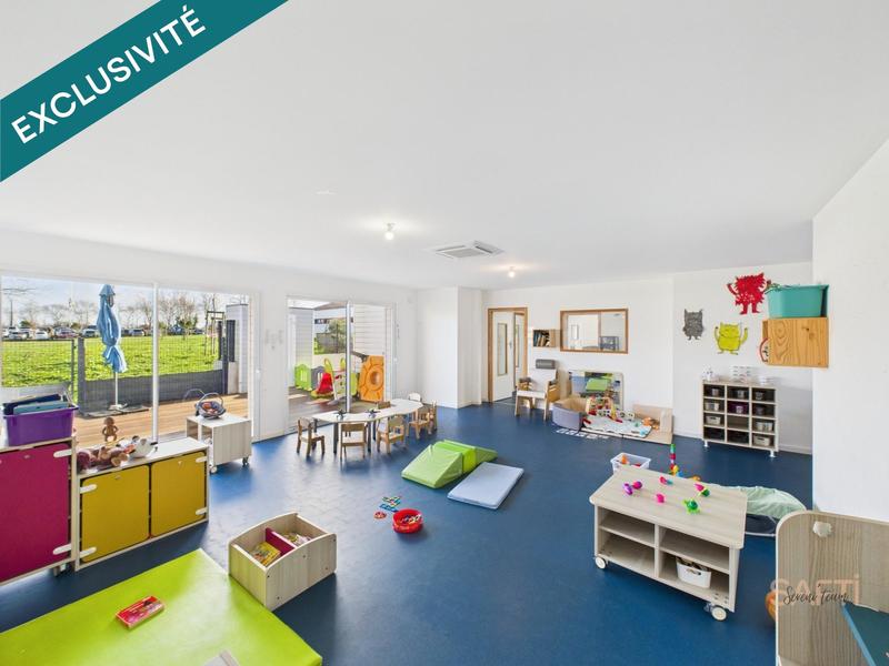 Local commercial - 240 m² - 12 pièces