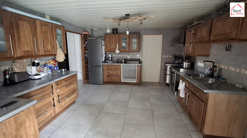 Maison - 220 m² - 7 pièces