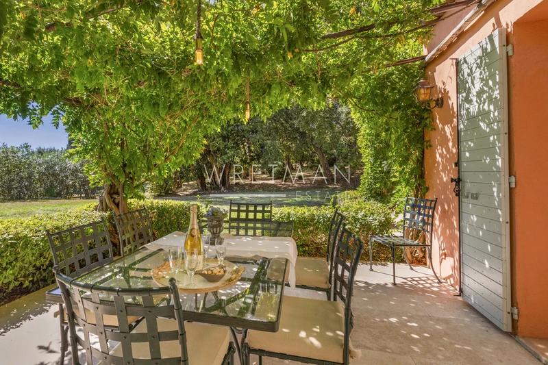 Maison - 237 m² - 8 pièces