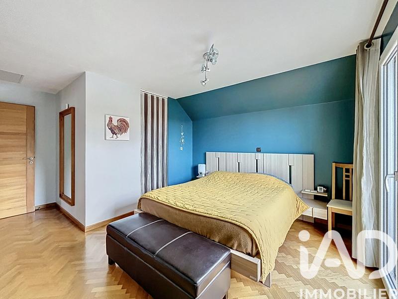 Maison - 225 m² - 8 pièces