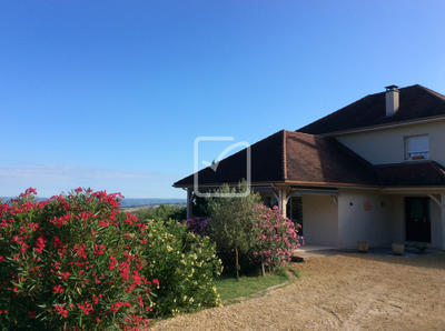 Maison - 163 m² - 8 pièces