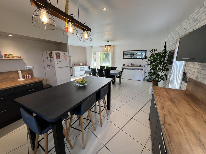 Maison - 180 m² - 8 pièces