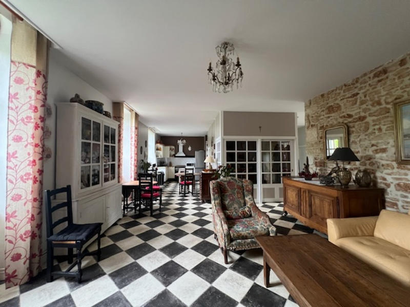 Maison - 235 m² - 7 pièces