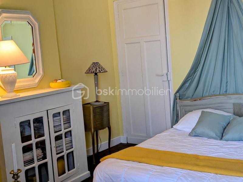 Maison - 296 m² - 9 pièces