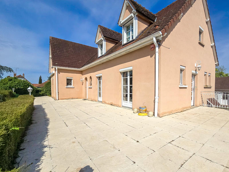 Maison - 220 m² - 7 pièces