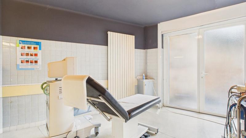 Local d'activité / Entrepôt - 105 m² - 7 pièces