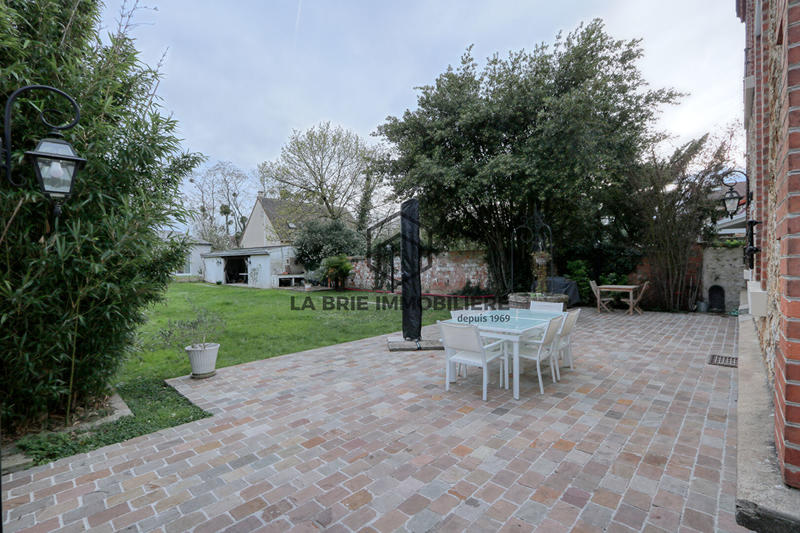 Maison - 235 m² - 9 pièces