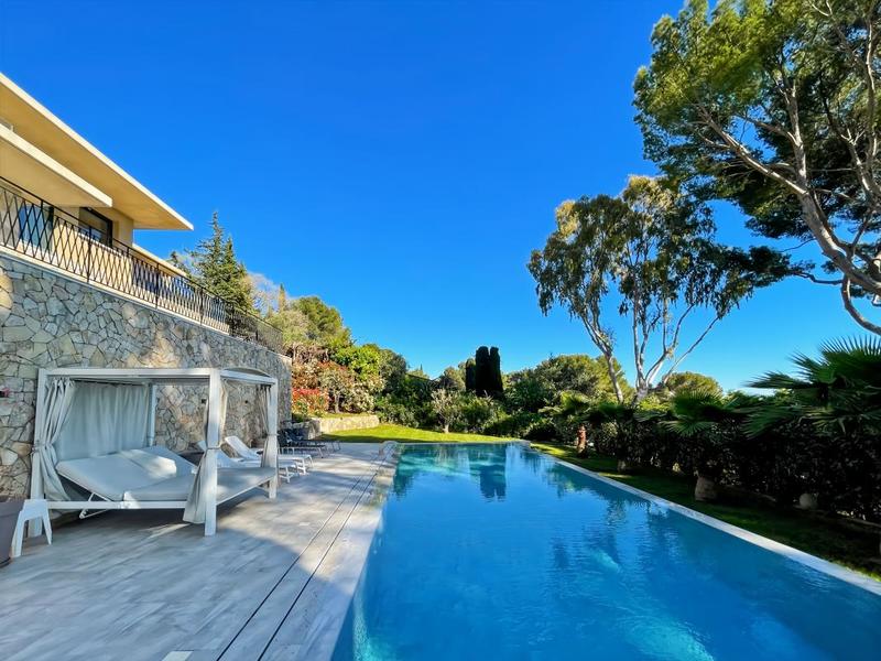 Maison - 372 m² - 7 pièces