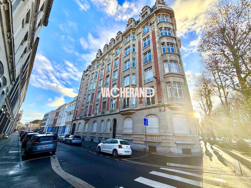 Appartement - 166 m² - 6 pièces