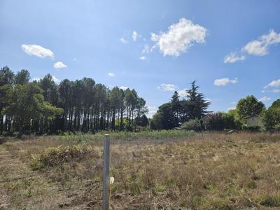 Terrain constructible - 1 600 m²