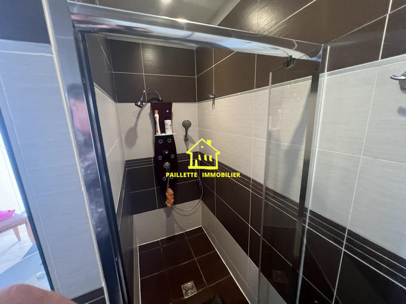 Maison traditionnelle - 200 m² - 4 pièces