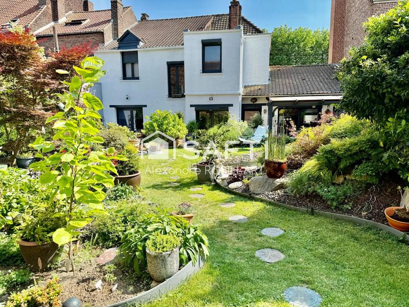 Maison - 210 m² - 8 pièces