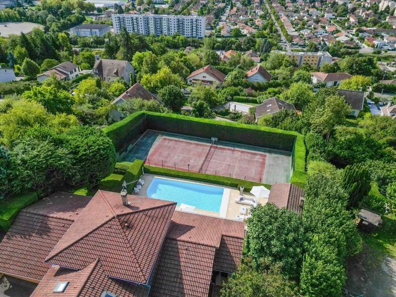 Maison - 205 m² - 7 pièces