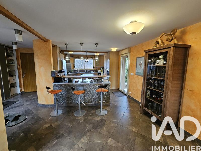 Maison - 210 m² - 7 pièces