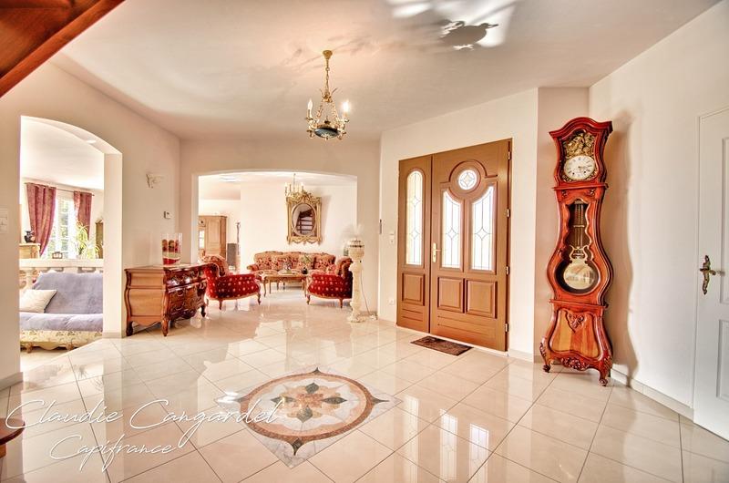 Maison - 257 m² - 8 pièces