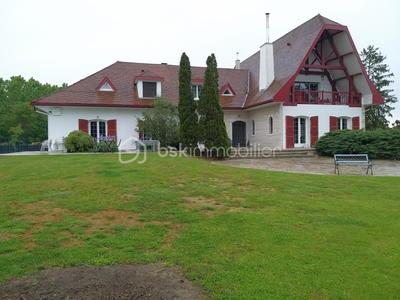 Propriété - 425 m² - 16 pièces