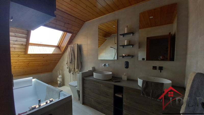 Maison de village - 242 m² - 7 pièces