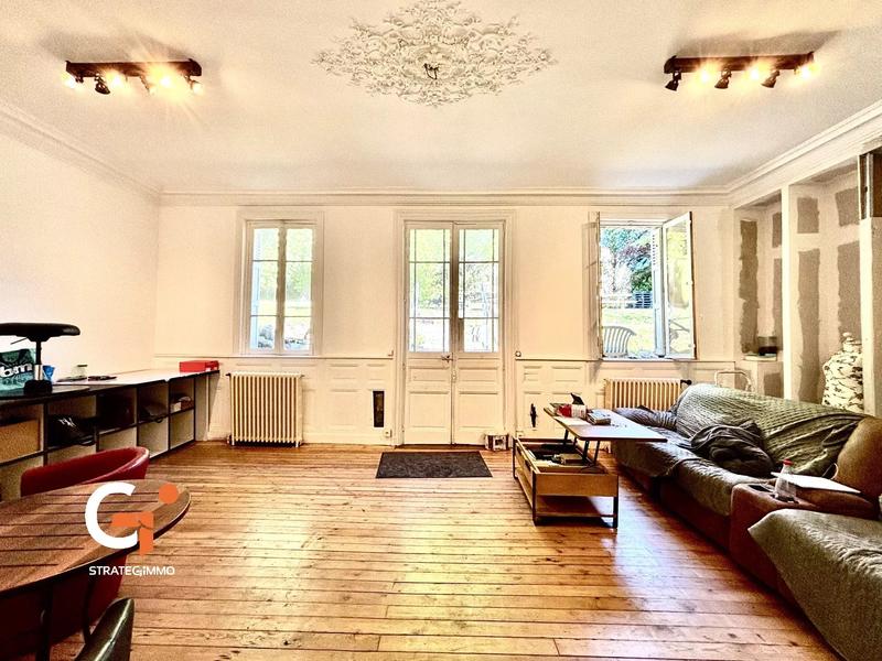 Maison - 349 m² - 10 pièces