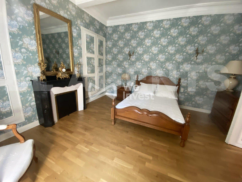 Maison - 273 m² - 8 pièces