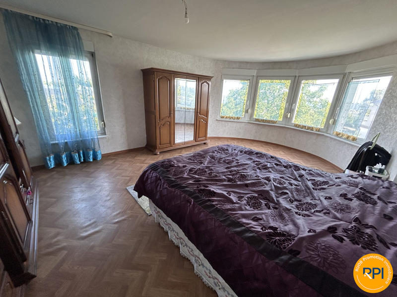 Maison - 335 m² - 7 pièces