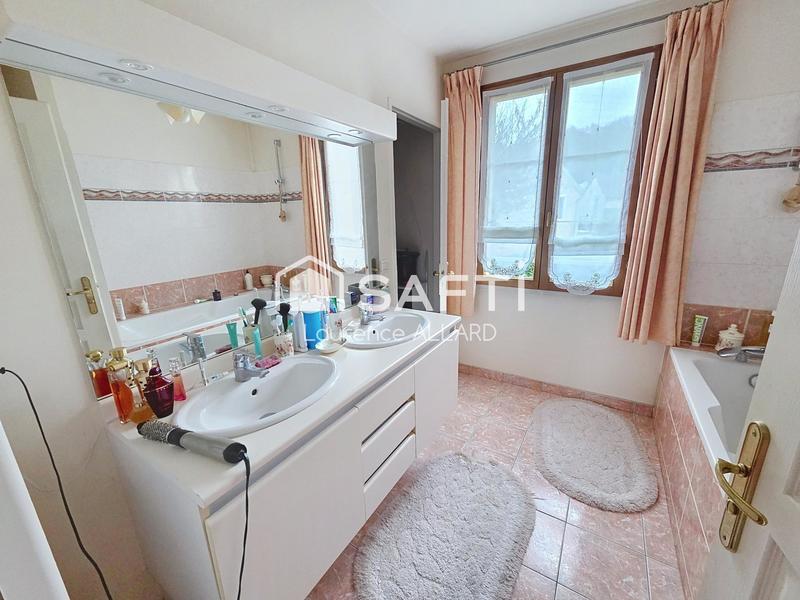 Maison - 184 m² - 7 pièces