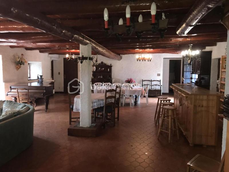 Maison traditionnelle - 380 m² - 7 pièces