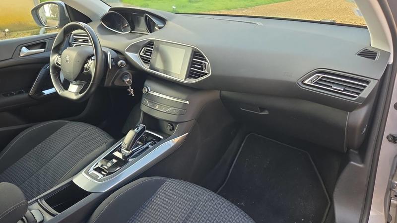 Peugeot 308 1.5 BlueHDi 130 Eat8 Active Business