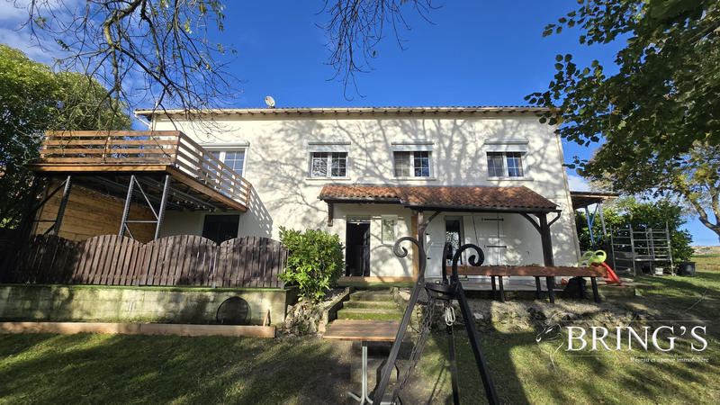 Maison - 196 m² - 9 pièces