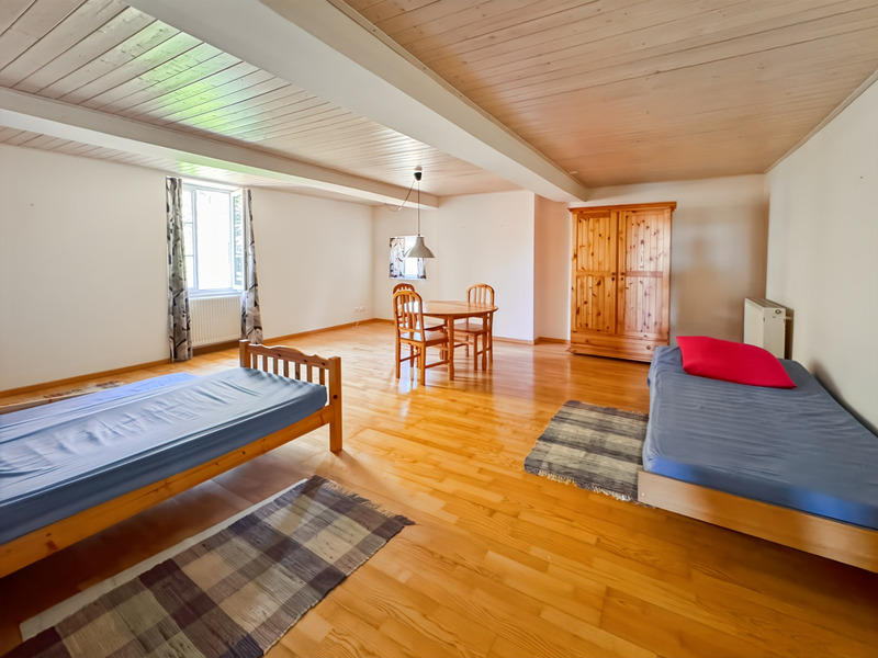 Maison - 234 m² - 9 pièces