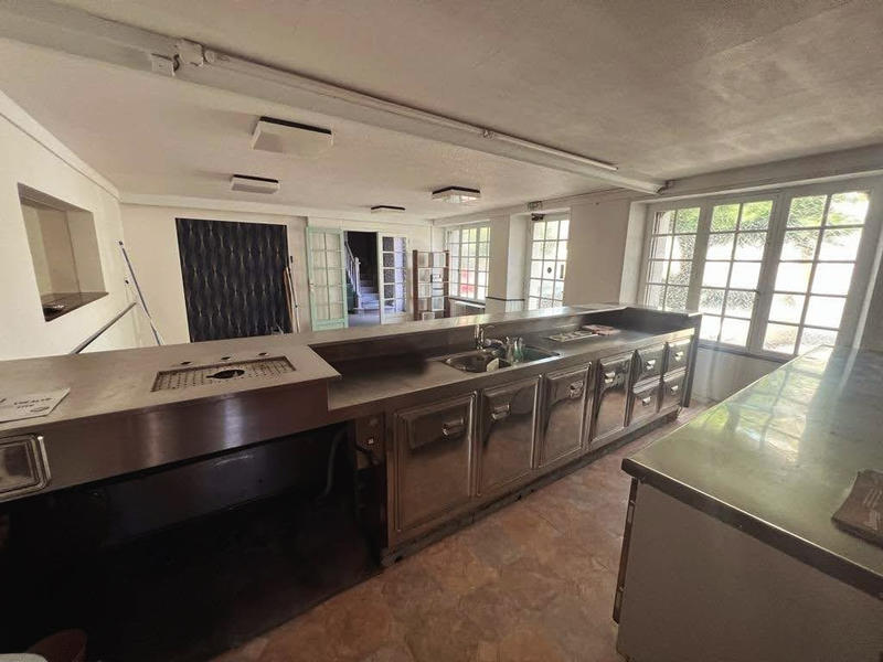 Maison - 377 m² - 12 pièces