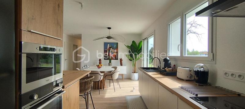 Maison - 99 m² - 4 pièces