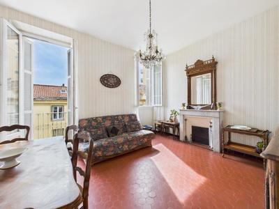 Appartement - 90 m² - 5 pièces