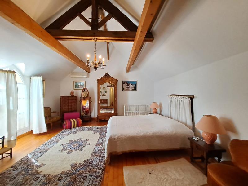 Maison - 406 m² - 9 pièces