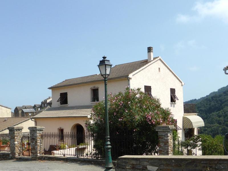 Pavillon - 216 m² - 11 pièces