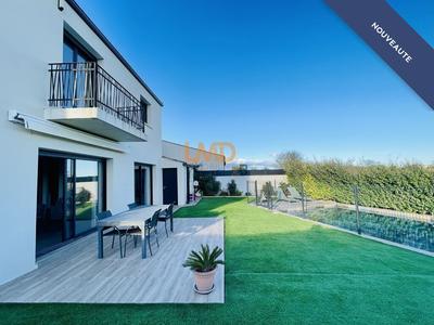 Maison - 104 m² - 4 pièces