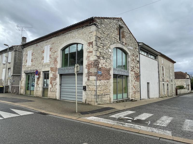 Local commercial - 240 m² - 6 pièces