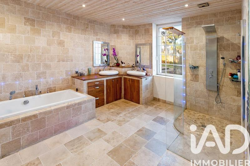 Maison - 207 m² - 6 pièces