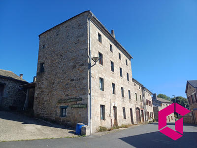 Maison - 390 m² - 6 pièces