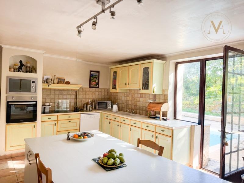 Corps de ferme - 230 m² - 9 pièces