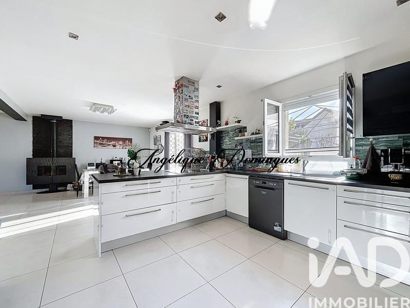 Maison - 242 m² - 10 pièces